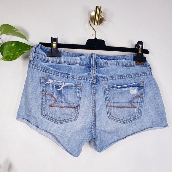 Festival Denim Shorts XS 2 AMERICAN EAGLE Light Wash Blue Y2K Distressed 30x2.5 - Picture 2 of 5